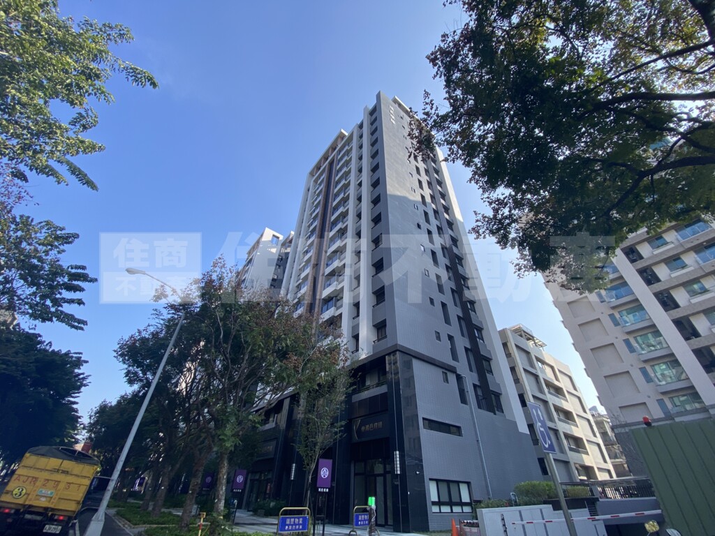 鴻邑璞臻資訊