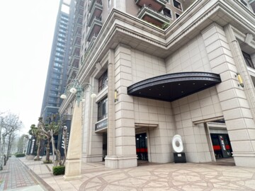租賃高鐵站特區光明六路角間可使用百坪1-2樓店面 - Image 1