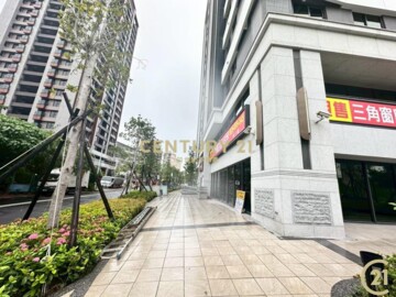 二重黃金三角窗上河匯大面寬全新店面 - Image 1