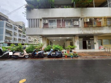 衛武營大面寬一樓店面 - Image 1