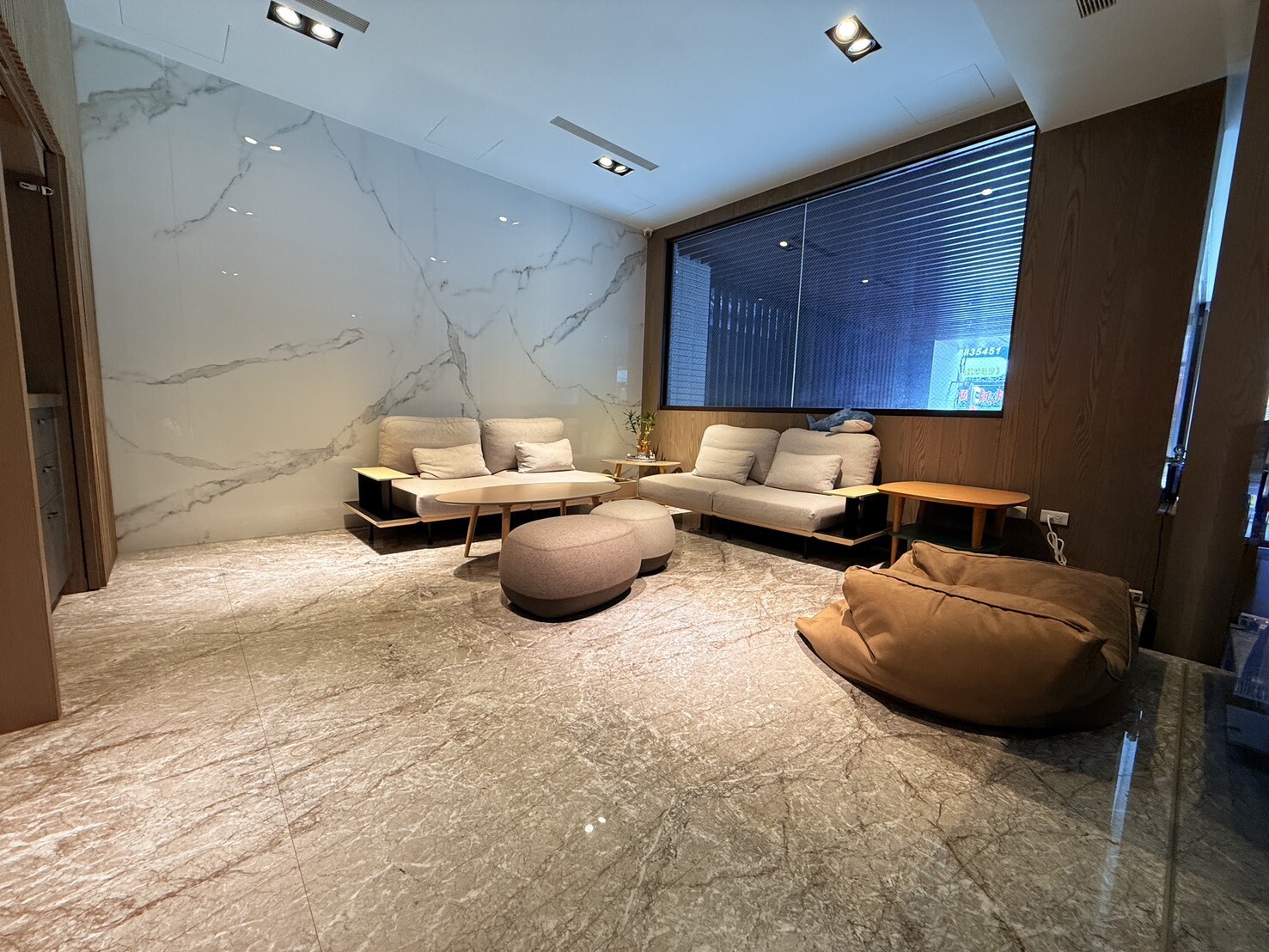 中壢站前 傳世代 兩房車