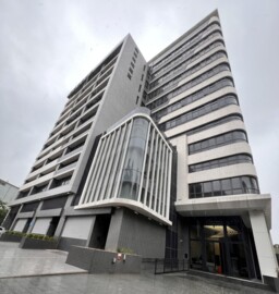 (專約)乙種工業區泰揚全新挑高廠辦附2坡道平面車位 - Image 1