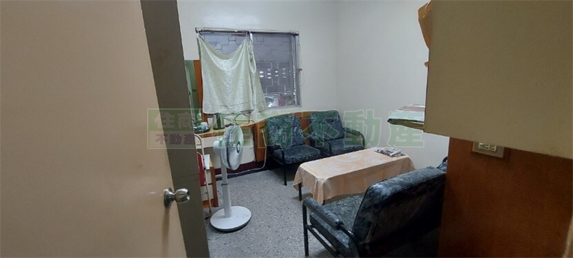 近夏都商旅碳佐麻里一樓美寓