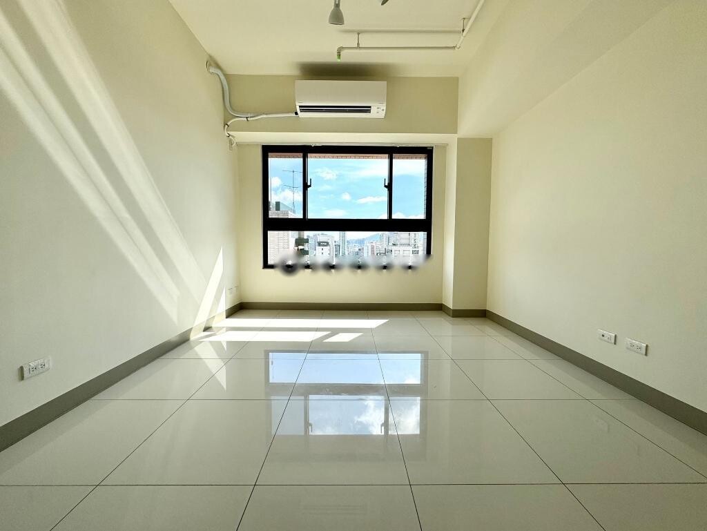 高雄市左營區城揚三越Song巨蛋核心城V/J ONLY待售房屋