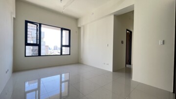 南華商圈保泰一品全新三房平車.可租補(皮哥) - Image 1