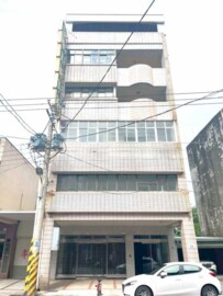 楠梓火車站商圈⭐️大坪數大面寬合法金店面 - Image 1