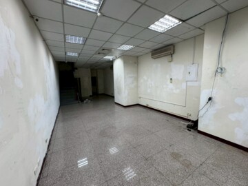 近空軍醫院大坪數1、2樓店面 - Image 1