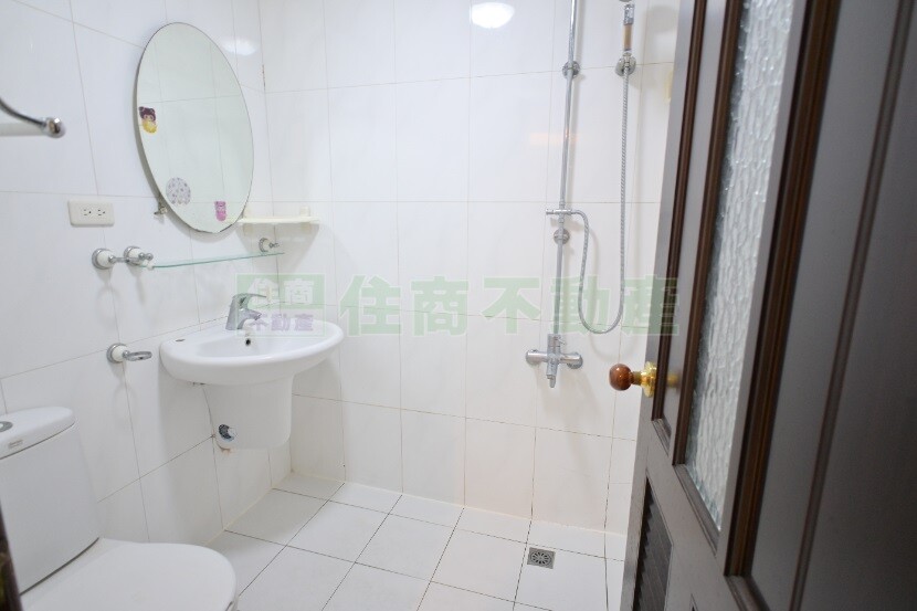 高雄市鼓山區阿曼會館待售房屋