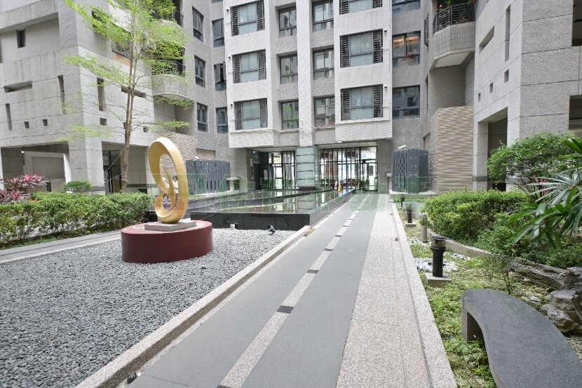 高雄市鼓山區阿曼會館待售房屋