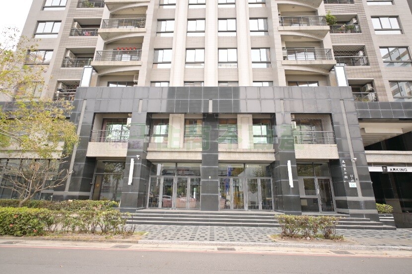 高雄市鼓山區阿曼會館待售房屋