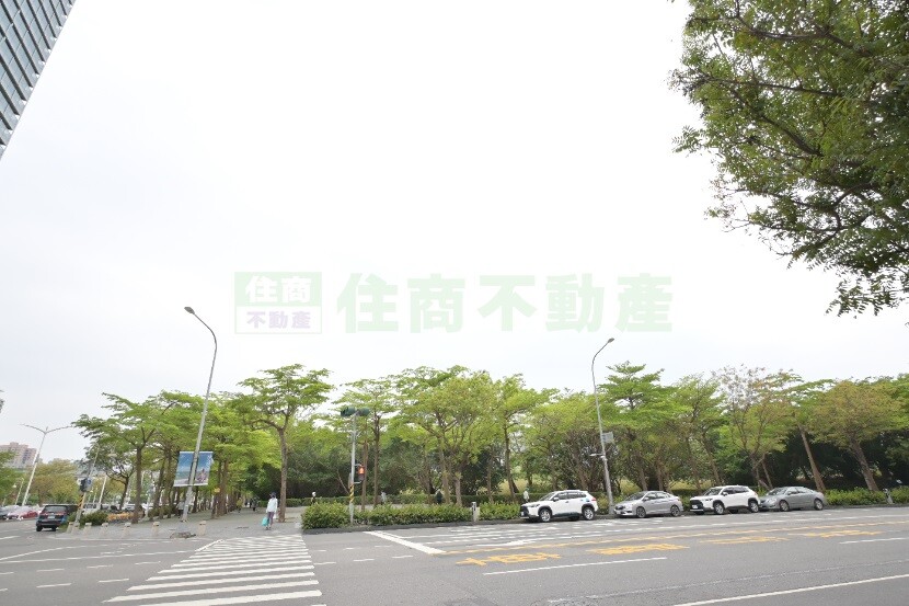 高雄市鼓山區阿曼會館待售房屋