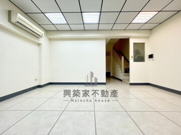 ⭐近全新社區頂級透天出租⭐ @黃金地段 @交通樞紐 - Image 1