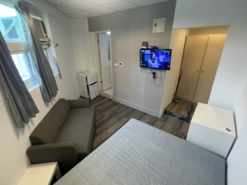 自租-中國醫 採光套房 全新整理 - Image 1