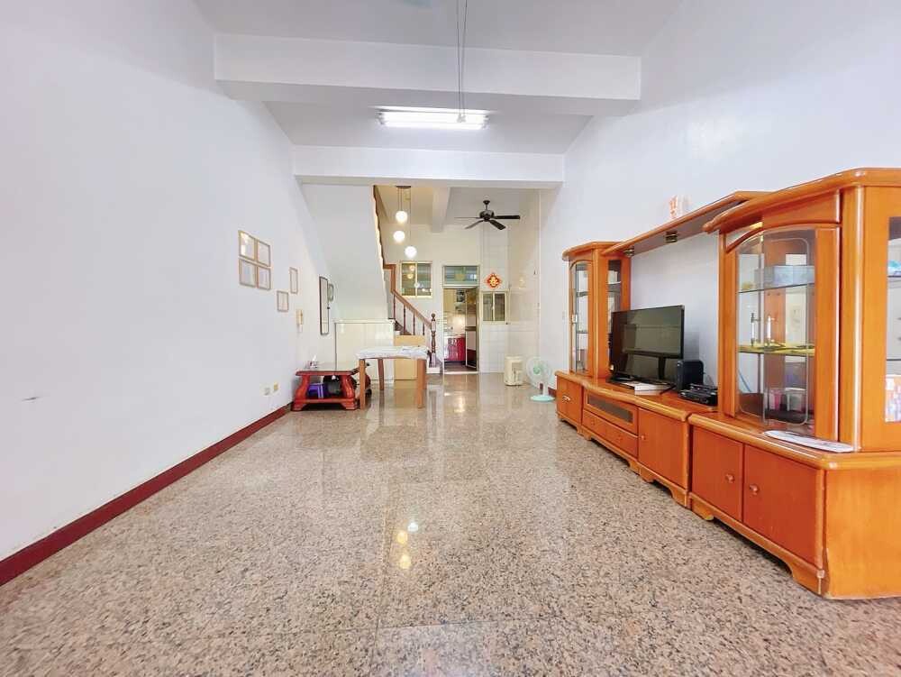 楠梓右昌~河堤首排臨路5大房傳統美車墅05545