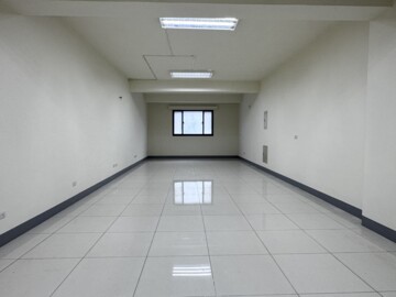 光華商圈☀️全新整理透天店面 - Image 1