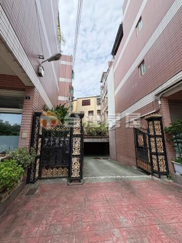 北區邊間大地坪5房美透天