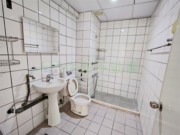 新北市淡水區薇閣大樓待售房屋
