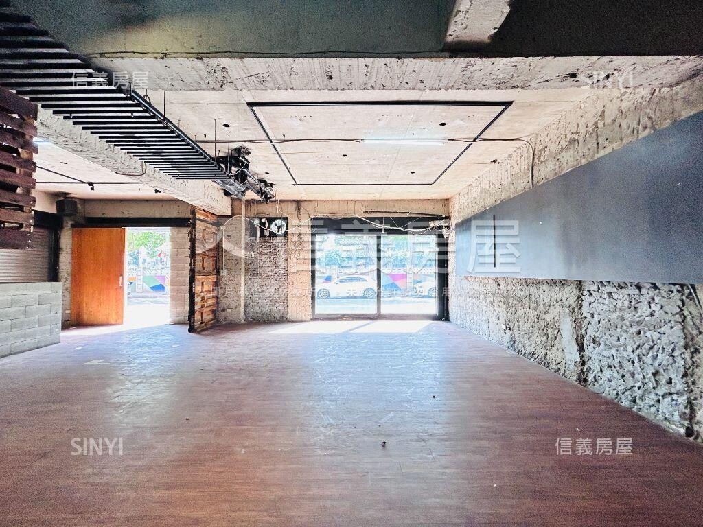 三角窗面寬店面