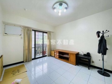 (租)小北夜市旁。大三房+平車1.6萬 - Image 1