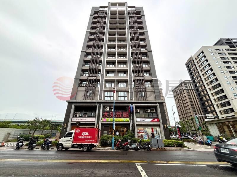 五股買房賣屋五股黃金雙層金店王