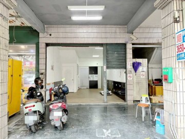 鳳山經武商圈金店面含一樓騎樓及地下室 - Image 1