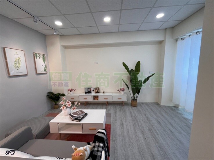 龍南路低總價電梯2房