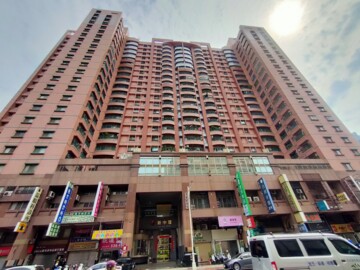 新中環景觀4房平車 - Image 1