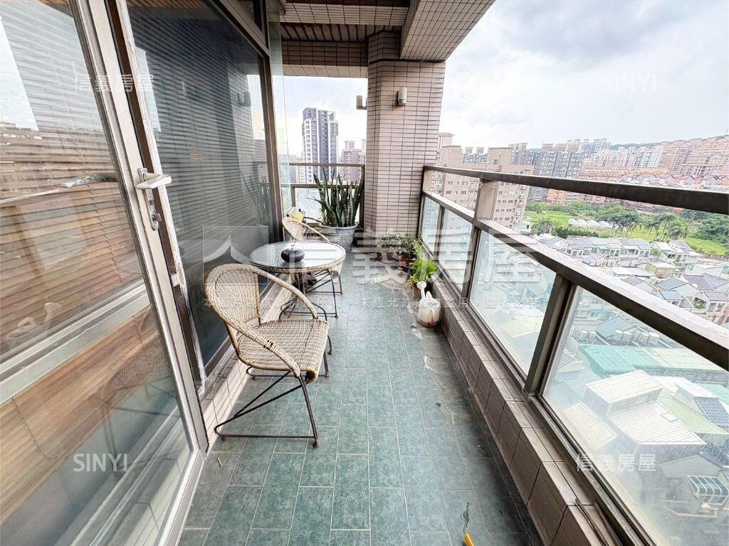 專任大空間景觀四房車位