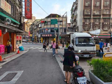 南港後山埤捷運站黃金轉角人潮熱點適各行各業速洽小芬 - Image 1