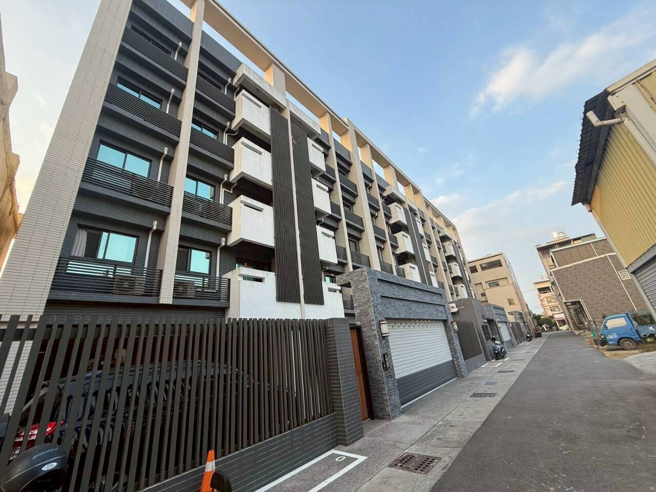 【低總價】大寮正三房+平車幸福宅~雙衛浴開窗