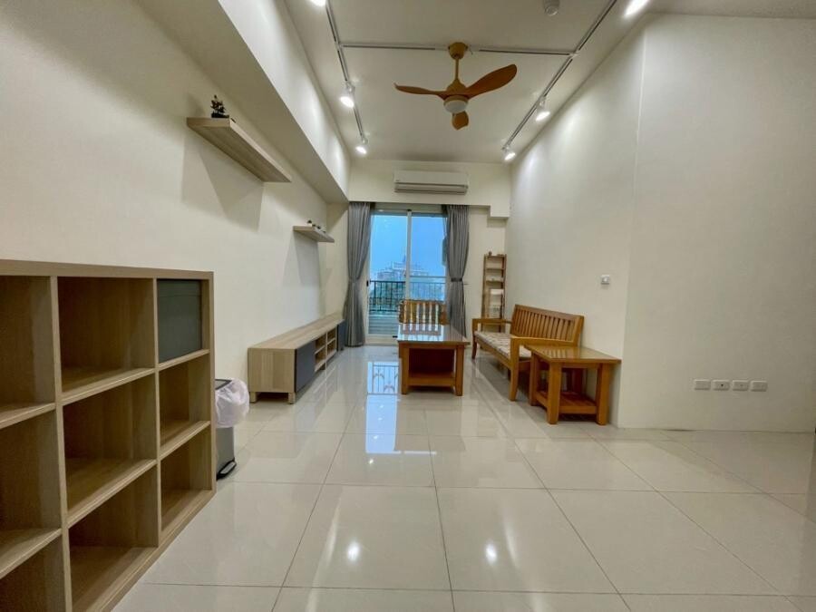 員林市輕屋齡公園五號院精美三房附平車..