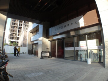 新社區三角窗店面“銷售中心”S2~出價就談 - Image 1