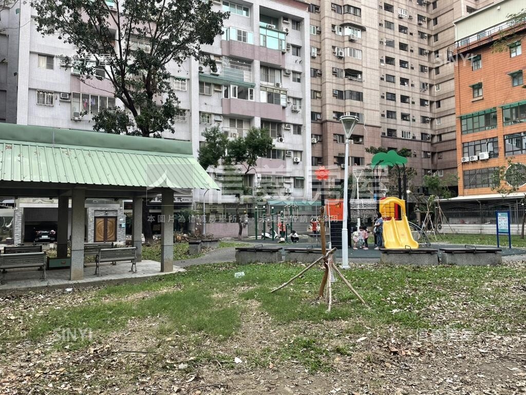 高雄市前鎮區鳳凰嘉鄰待售房屋