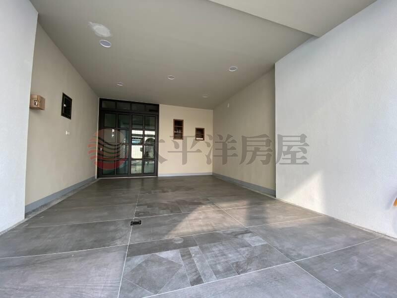 東區副都心芳鄰車庫透天