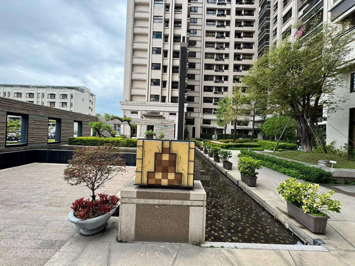 高雄市三民區帝匯大廈待售房屋