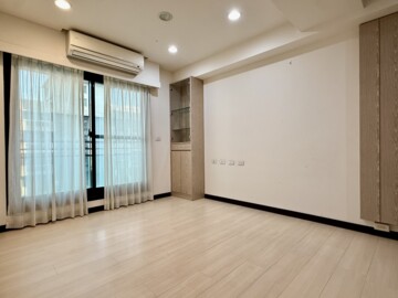 世界湖美麗待售房屋