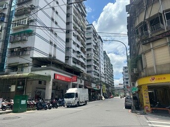 新北市新店區君臨大地待售房屋