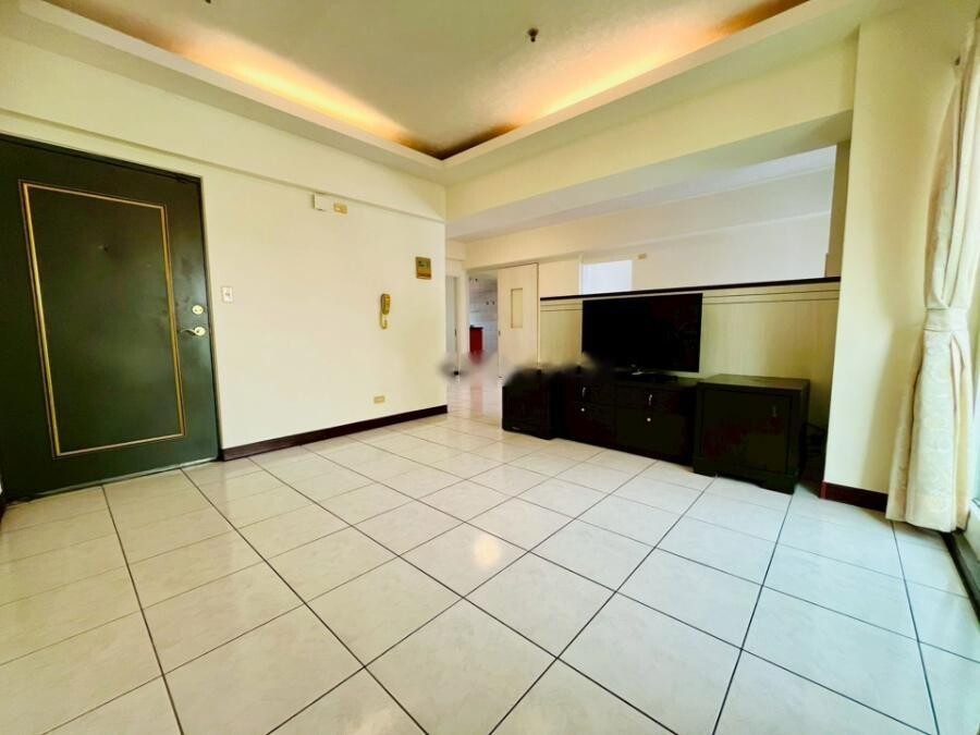 本店專約🌈鼎山商圈・次頂樓三房平面車位稀有釋出