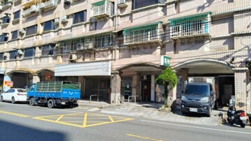 中正二路華廈近車站✦1F+B1店辦住皆宜 可營登✦ - Image 1