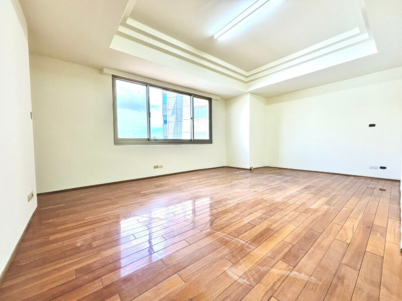 ▲五股市中心~學區旁前後陽台大四房▲【住商簡育章】