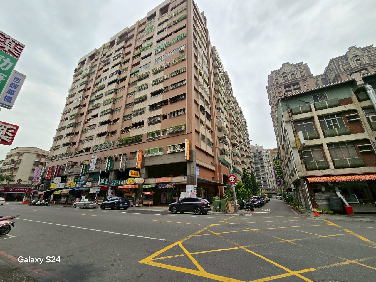 高雄市三民區卡第亞待售房屋