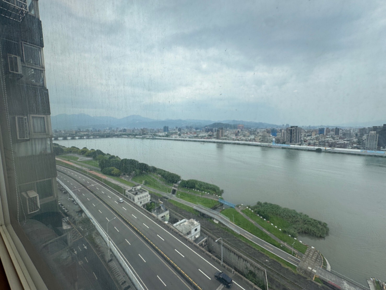 新北市三重區明日帝國待售房屋