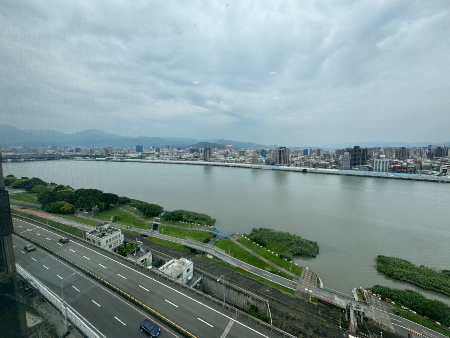新北市三重區明日帝國待售房屋