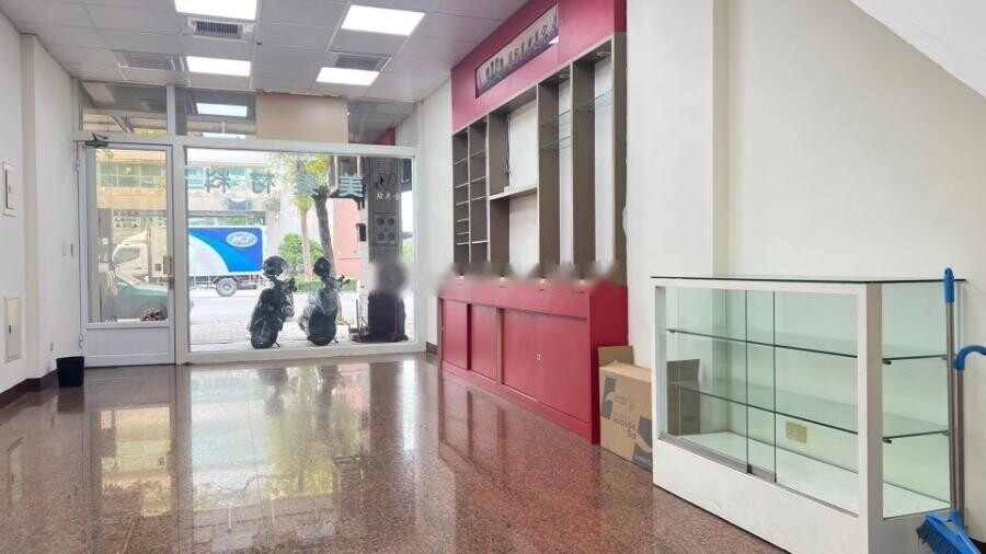 鳳頂商圈臨路店住合一賺錢金透天店面
