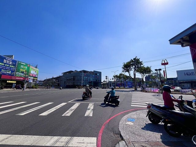 高雄市岡山區頂好商務大樓待售房屋