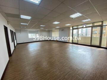 竹北租辦 光明六路家樂福辦公室出租 - Image 1