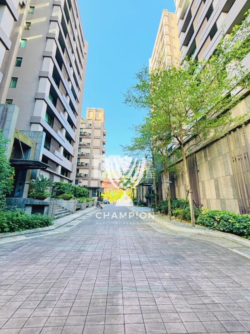 【冠軍】涵悅稀有亮麗4房平車