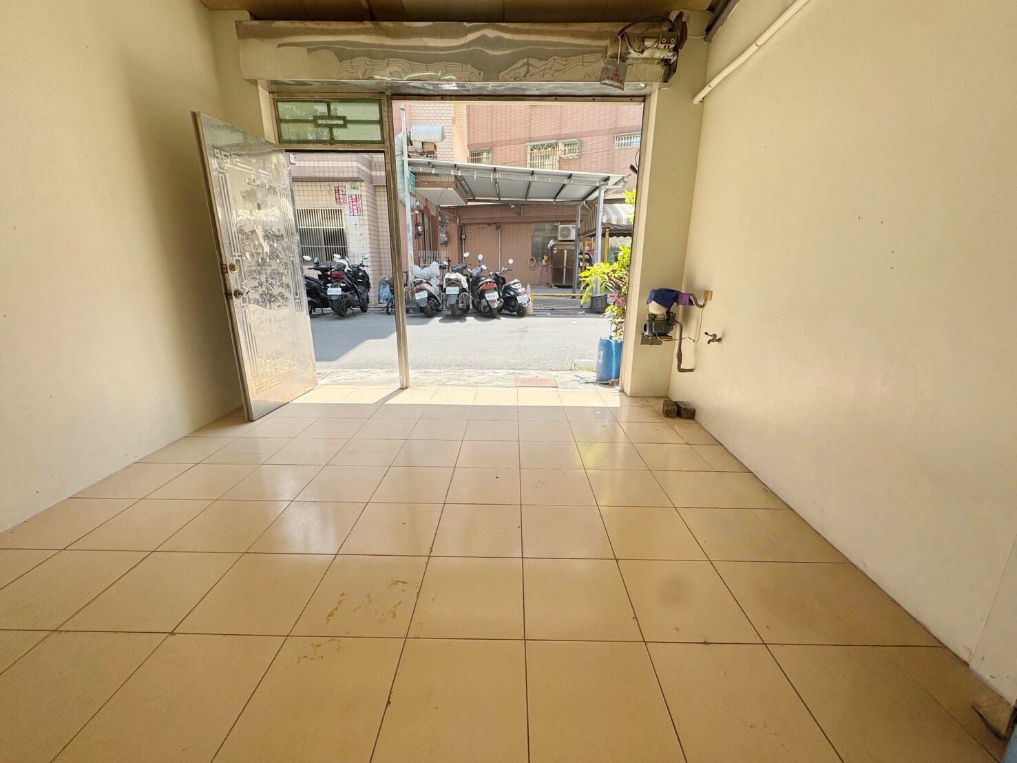 正建工商圈溫馨6米活巷車庫透天