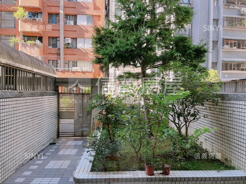 ★河堤前後庭院車位一樓★