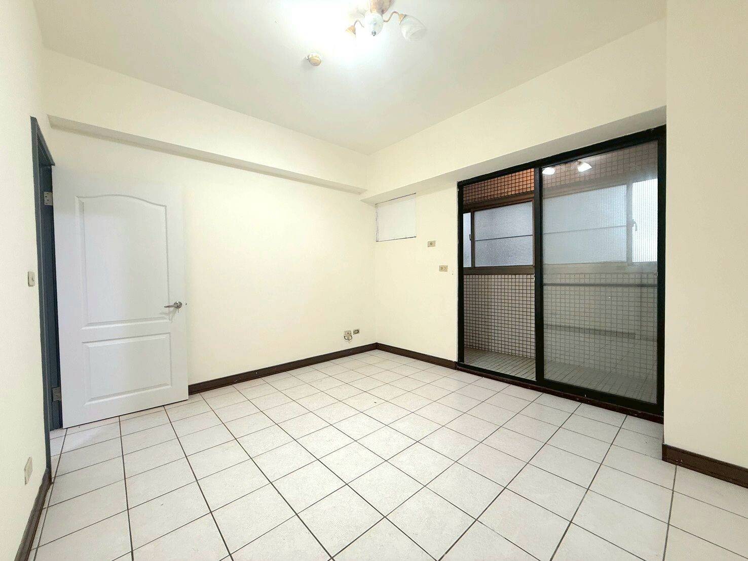 愛狗房仲宗宗!樹孝商圈低總價免千萬電梯3房機上車位